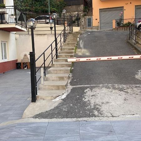 Grande Bilocale Con Giardino E Posto Auto Privato Comodo Al Mare Варацце Экстерьер фото
